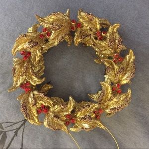 Pretty hanging mini wreath